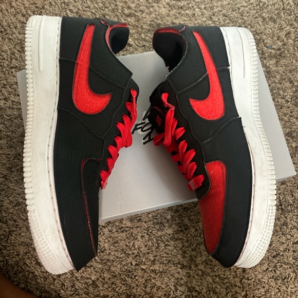 Nike Air Force 1 Low '07 SE black and red - Picture 7 of 10